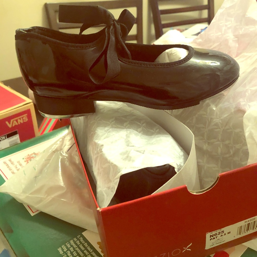 NIB Capezio girls tap shoes size 4.5